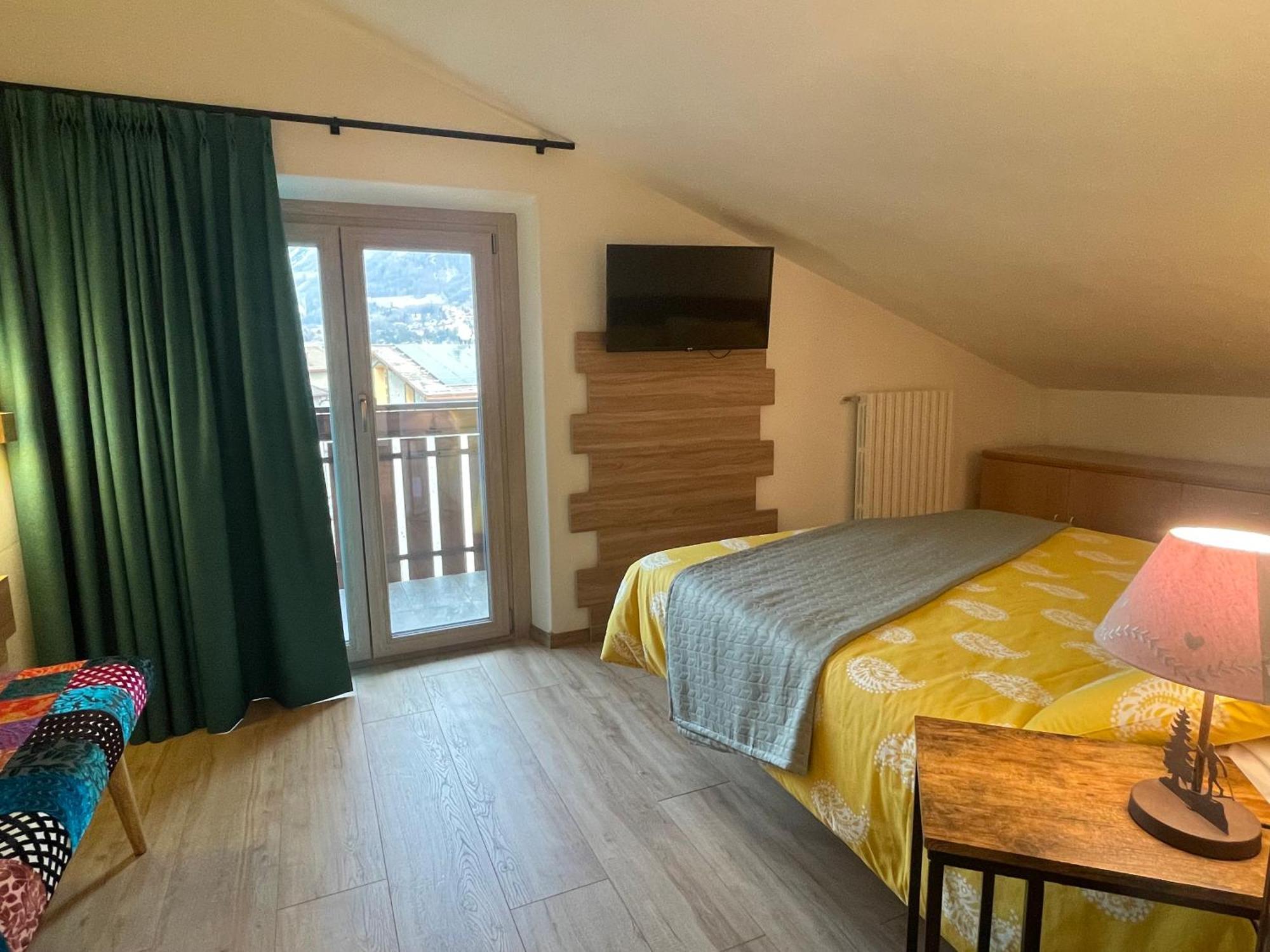 Residence S Lucia - Appartamenti Alle Porte Di Bormio ヴァルディソット エクステリア 写真
